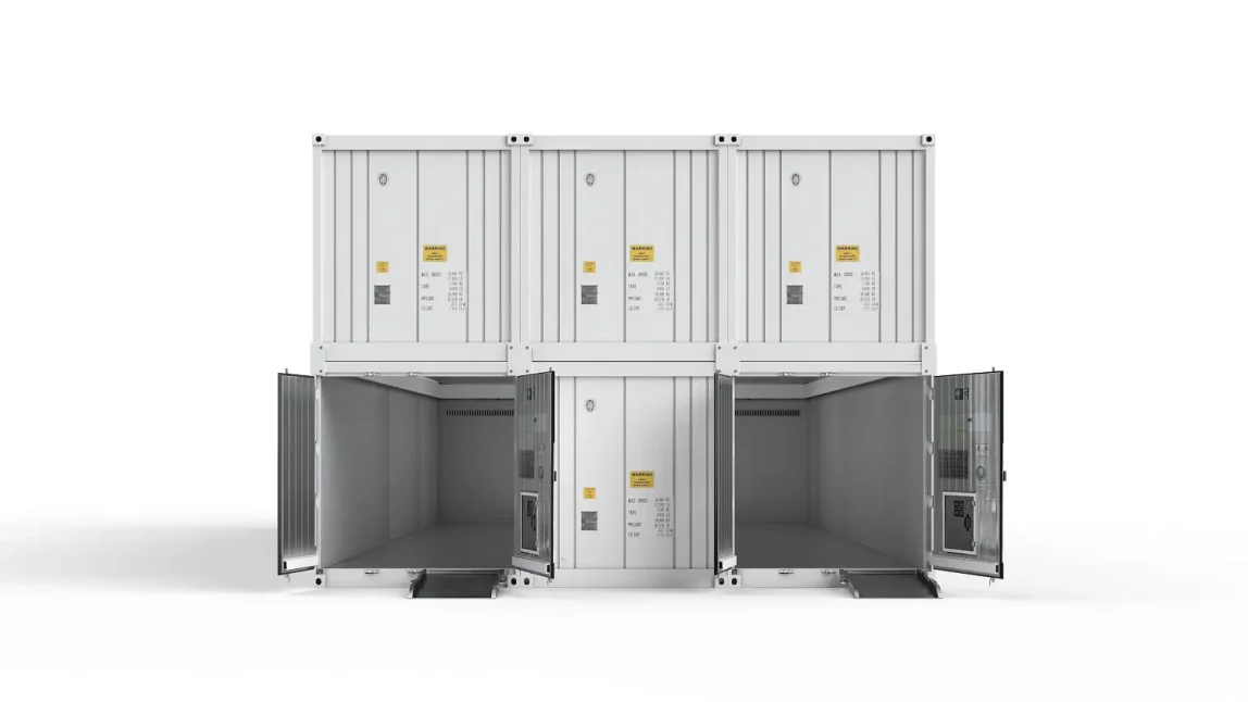 Arctic_MegaStore_3-Bay_front-Open.doors_